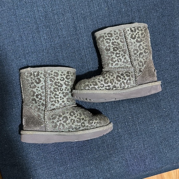 Silver/glitter cheetah print Uggs toddler - Picture 3 of 4